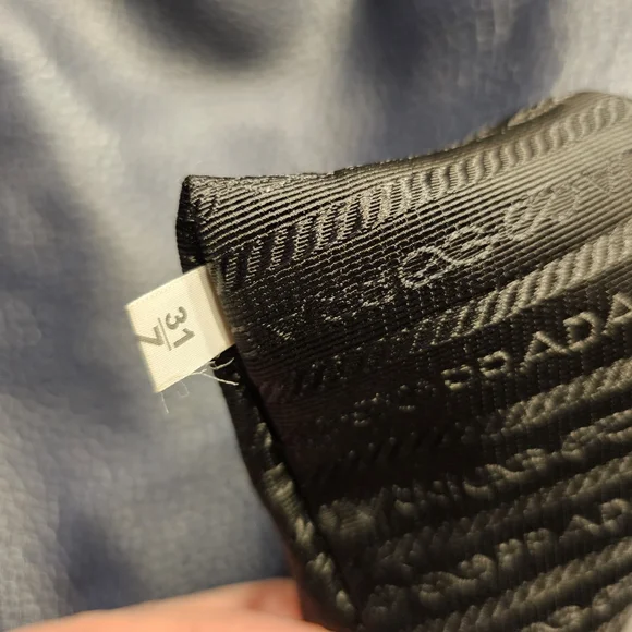 Authenticated Prada Expandable Zip Around Hobo Cervo Leather Navy Blue - Picture 8 of 16